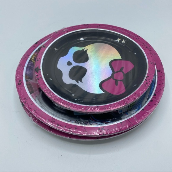 Monster High Iridescent Party Lunch Dinner Plates Birthday Supplies 24 Count - Picture 6 of 6